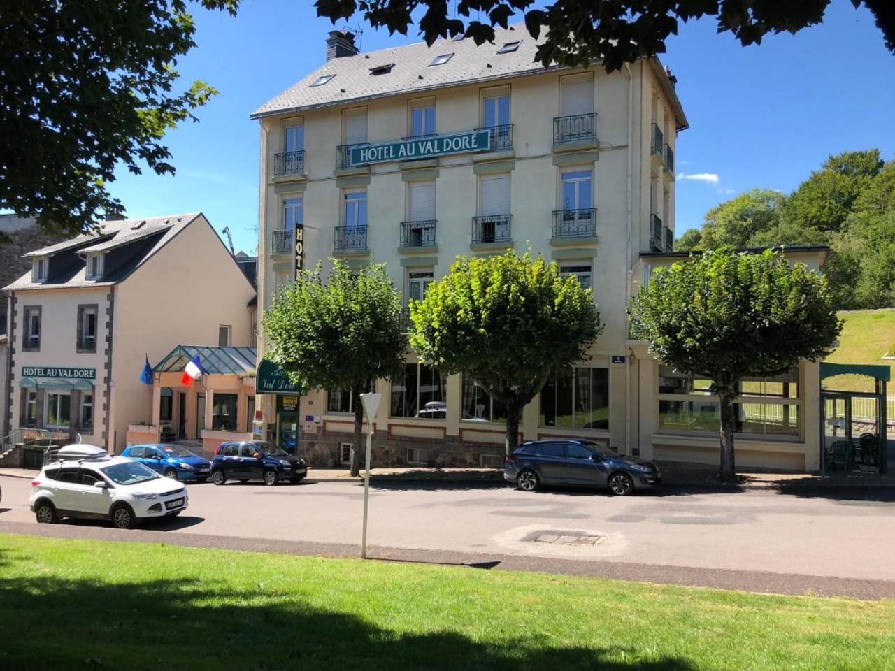 Hotel Au Val Doré La Bourboule Buitenkant foto