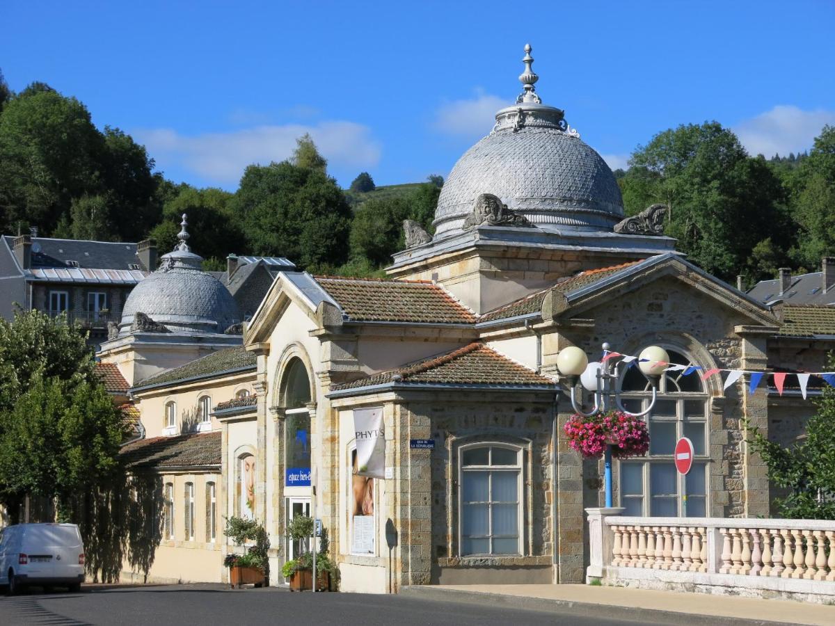 Hotel Au Val Doré La Bourboule Buitenkant foto